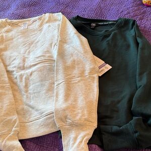 Athleta Cream and Dark Green Crewneck Sweaters girls